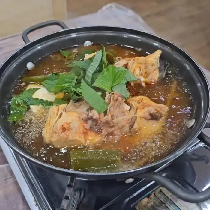 대게와 함께 나온 다양한 음식들