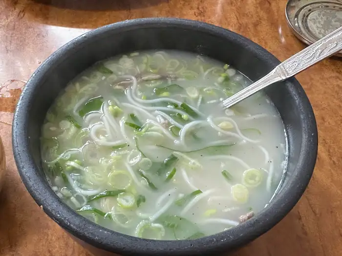 가게 외관과 간판