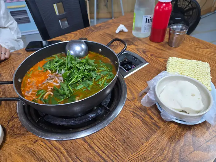 메기 매운탕 냄비