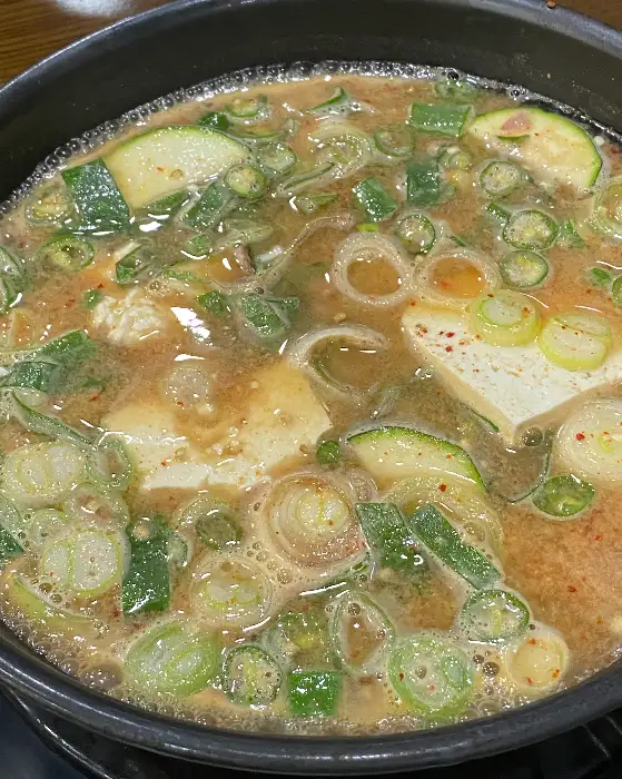끓고 있는 된장찌개