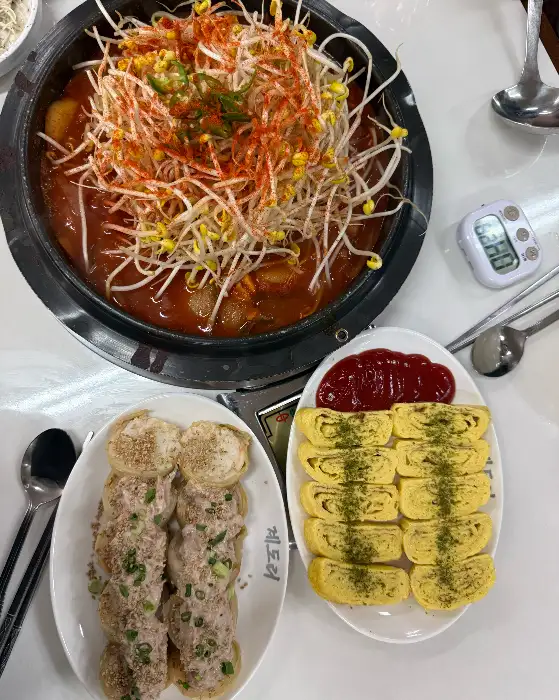 한 상 가득 차려진 계도리 메뉴들