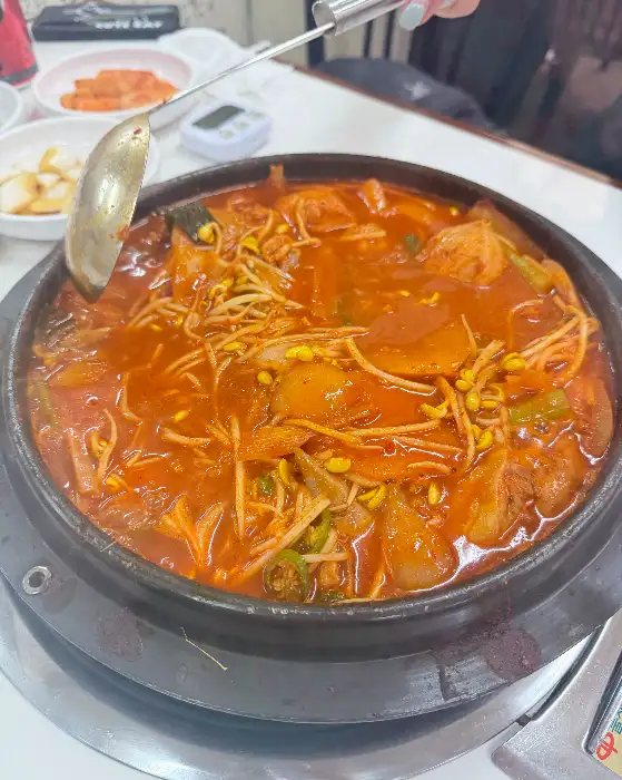 끓고 있는 계도리탕의 모습