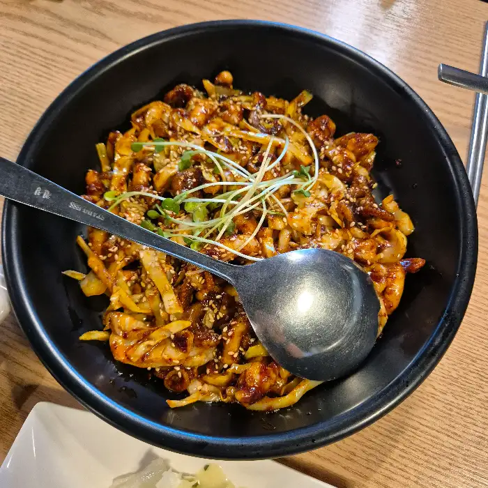 밥과 함께 비벼진 쭈꾸미 볶음