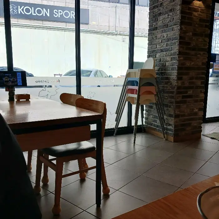 테이블마다 비치된 키오스크