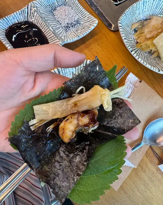 김과 깻잎에 싸 먹는 장어