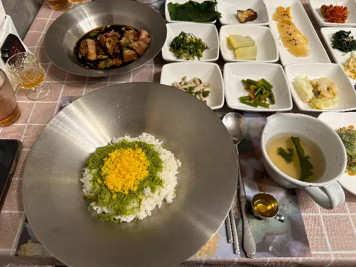 정갈하게 차려진 한정식