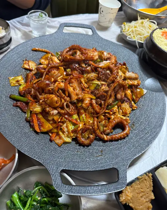 매콤달콤한 돈불낙볶음 비주얼
