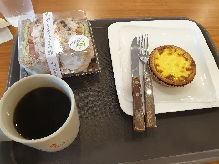 에그타르트와 커피, 샌드위치