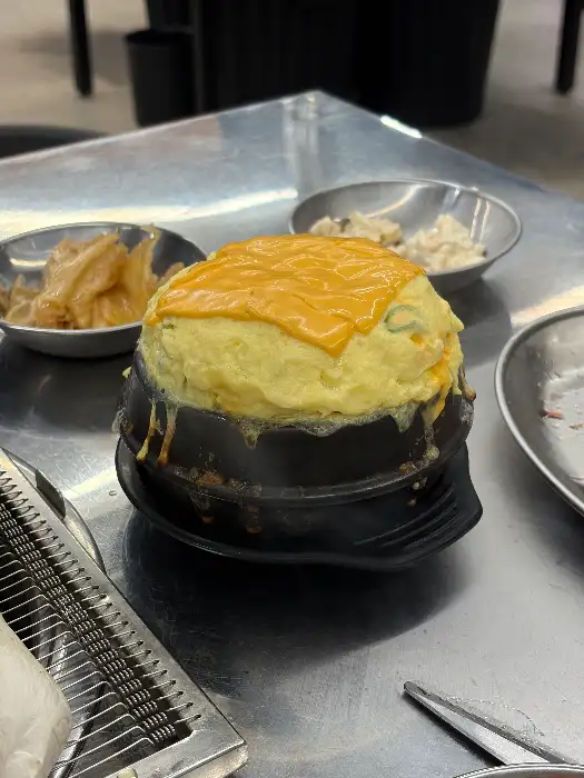 치즈가 듬뿍 올라간 계란찜