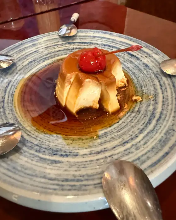 달콤한 푸딩 디저트.