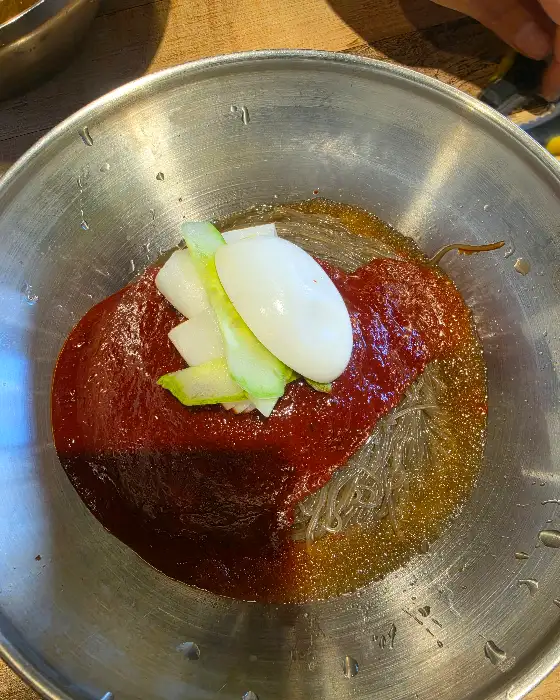 비빔냉면과 계란