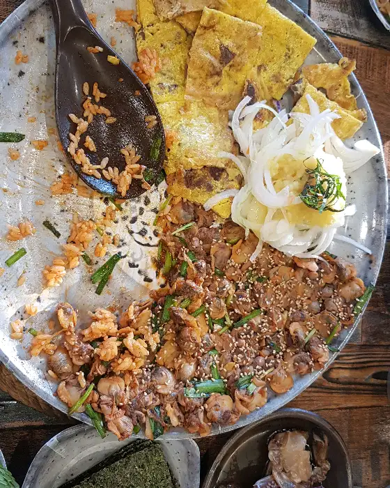 양념이 잘 배어든 꼬막 무침