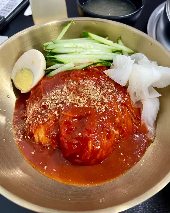 맛깔스러운 비빔밀면