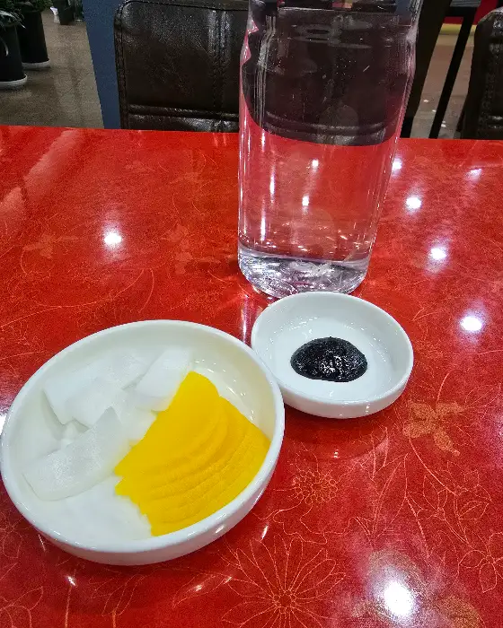 단무지와 양파, 춘장