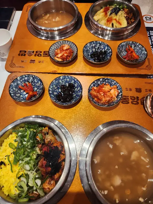 다양한 솥밥과 곁들임 찬