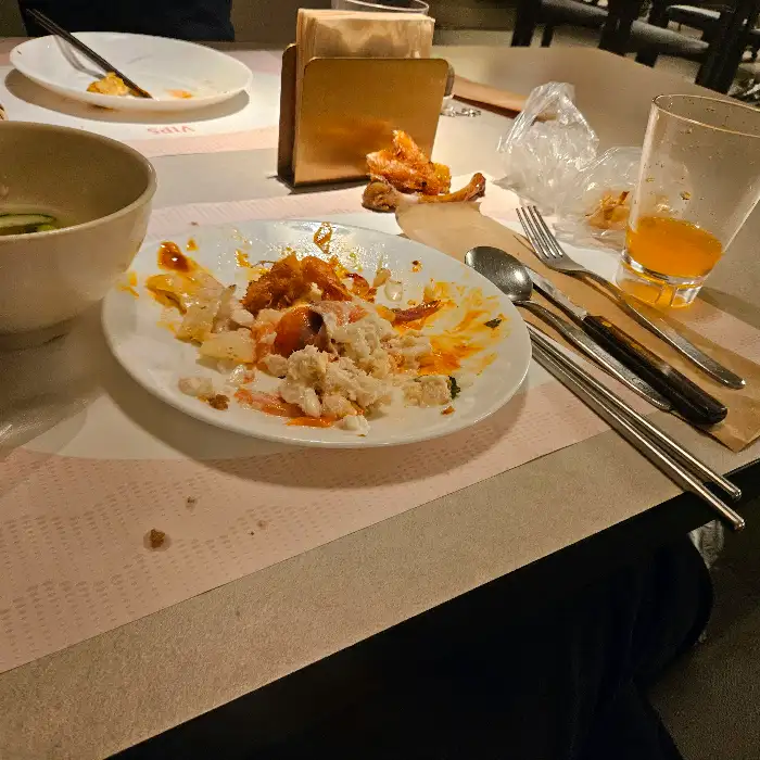 식사가 마무리된 테이블