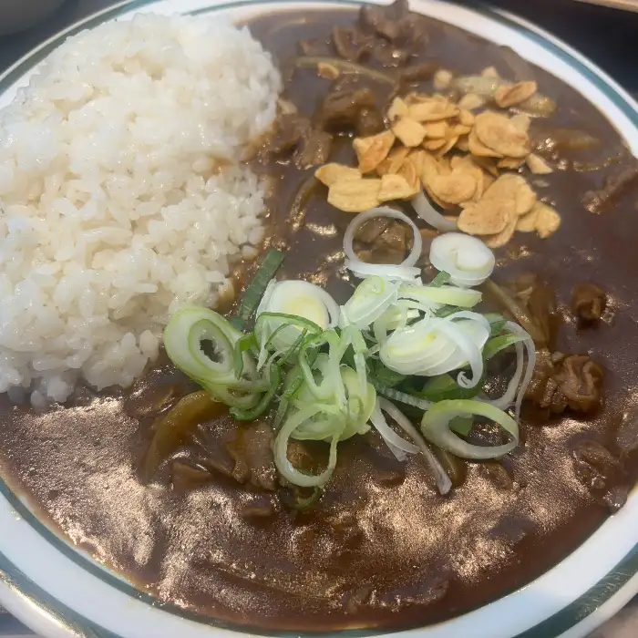 다양한 빵이 진열된 베이커리