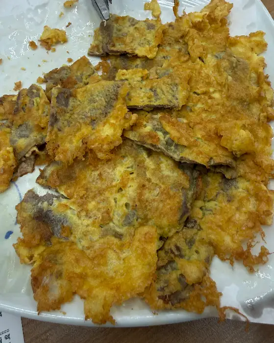 플레이팅 된 육전이 푸짐하게 담긴 접시
