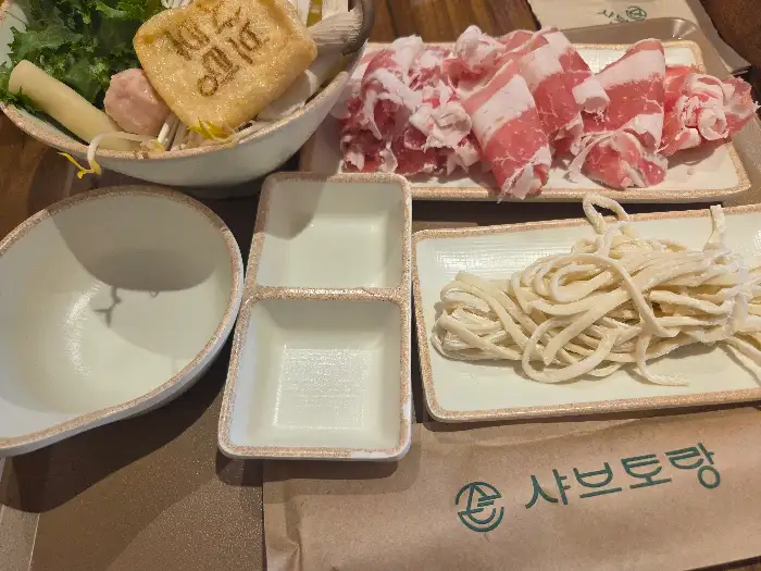 샤브샤브 재료와 스키야키 재료