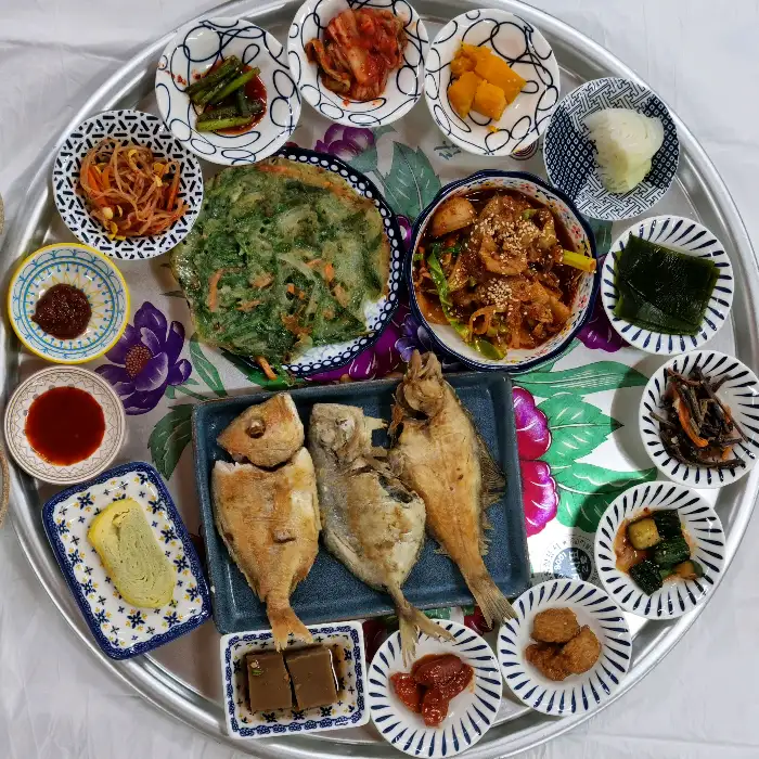 푸짐하게 차려진 할망 그날 밥상