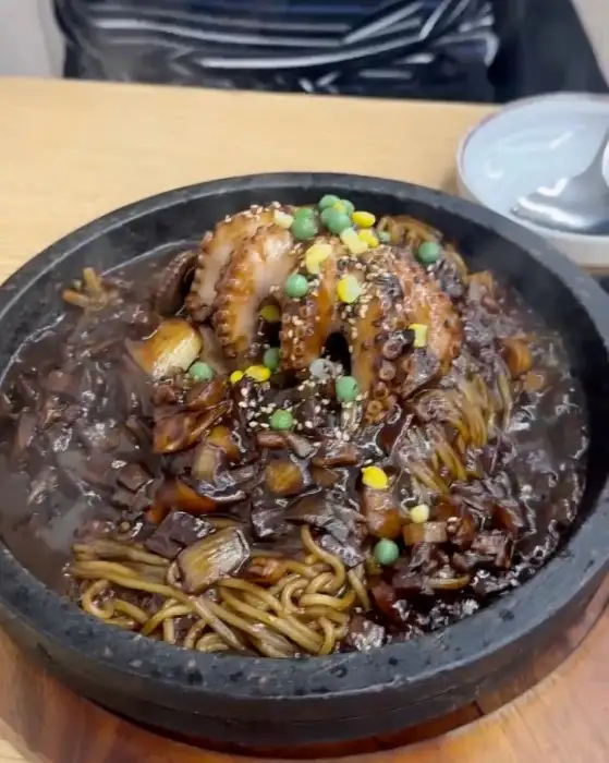 돌짜장 상세컷