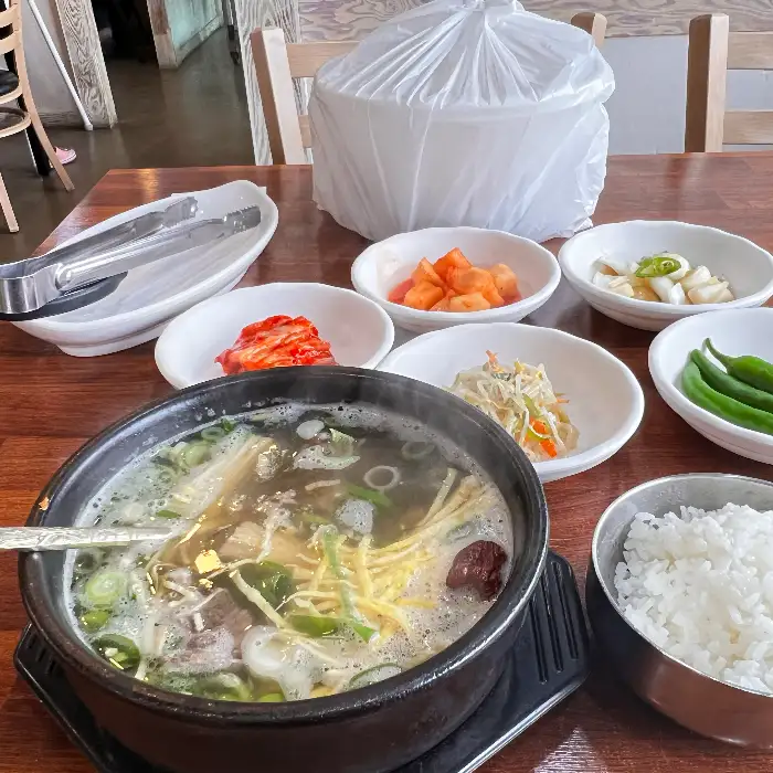 갈비탕과 함께 나온 반찬들