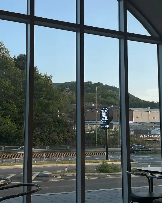 번패티번 매장 외관과 간판
