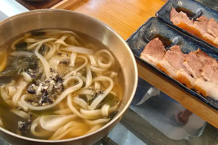 보말칼국수와 돔베고기