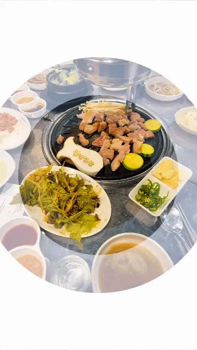 다양한 구이 메뉴와 밑반찬