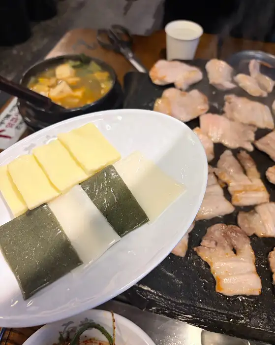 떡쌈과 치즈, 고기 조합
