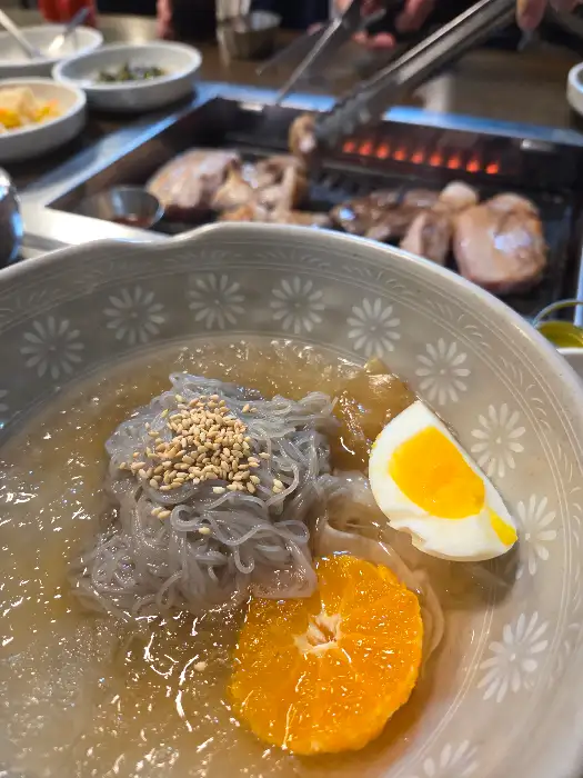 먹음직스러운 냉면 한 그릇