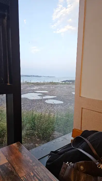 창밖으로 보이는 제주 바다 풍경