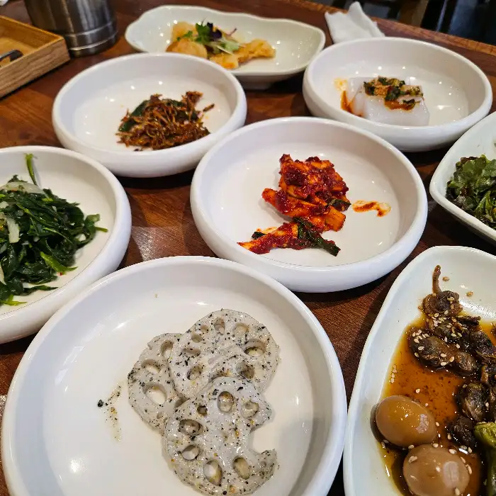 정갈한 식탁 풍경