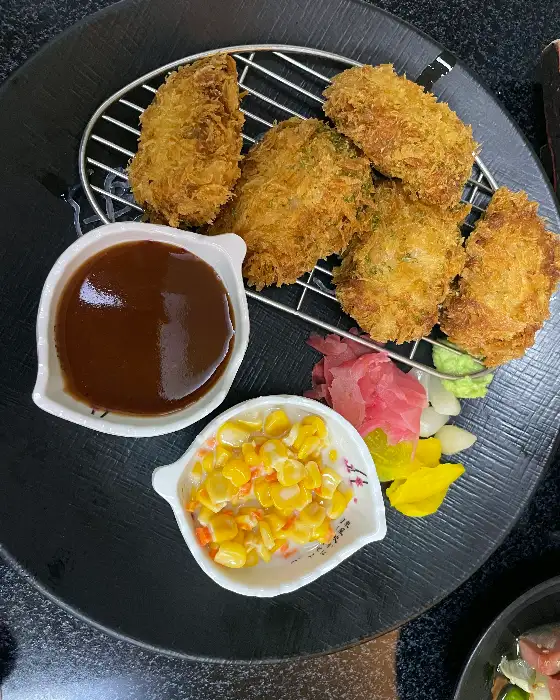 콘치즈와 곁들임 메뉴