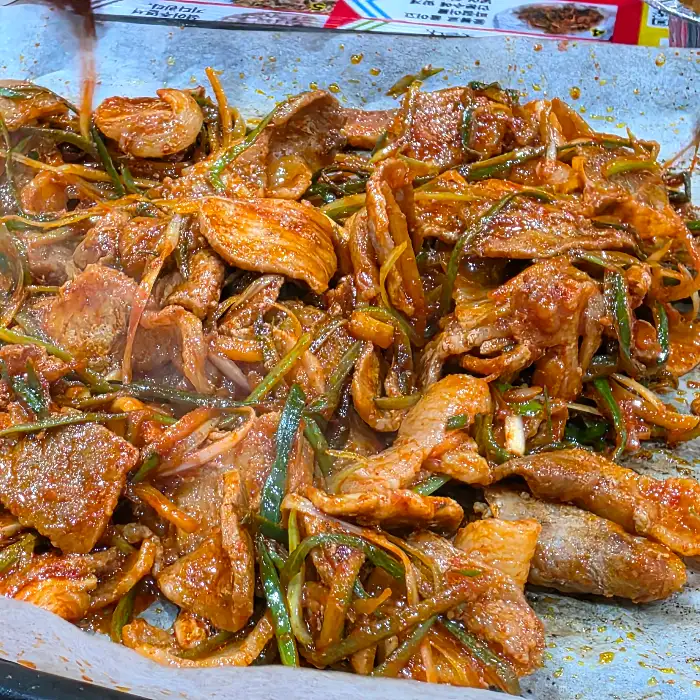 양념에 버무려진 파불고기