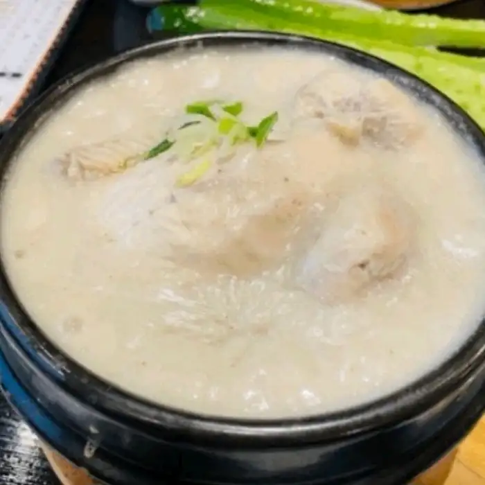 들깨 삼계탕 근접샷
