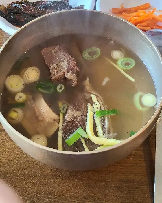 맑고 투명한 갈비탕