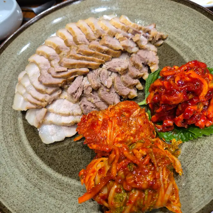 진하고 시원한 뼈해장국