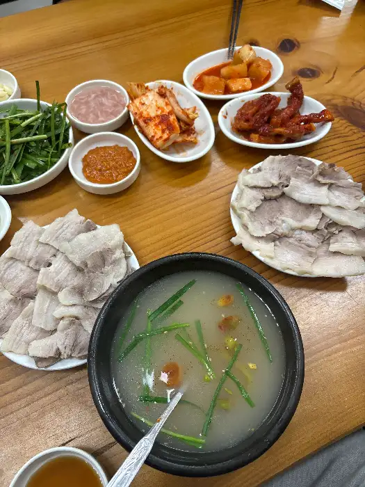 수육과 국밥, 곁들임찬 전체 사진