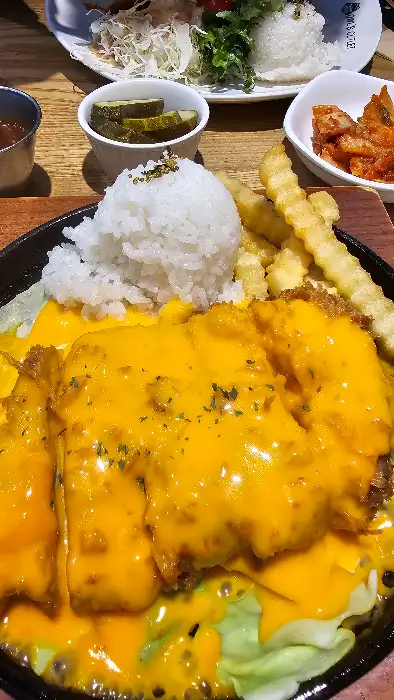 치즈 돈까스와 밥, 감자튀김