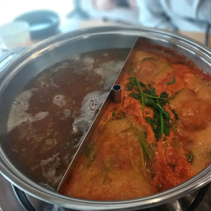 반반 육수 샤브샤브 냄비