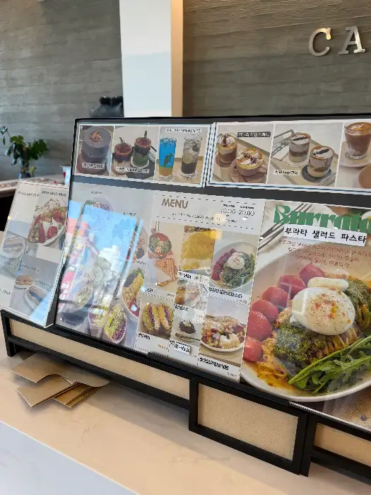 먹음직스러운 브런치 메뉴 사진