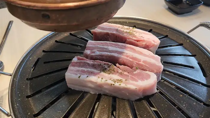 생삼겹살 덩어리