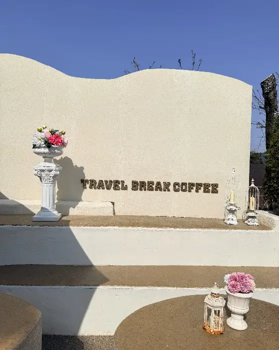 TRAVEL BREAK COFFEE 간판