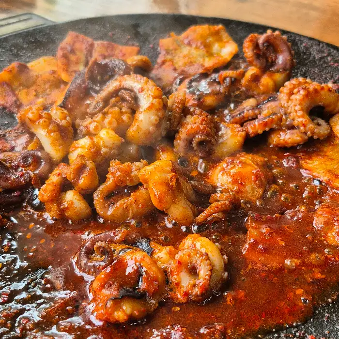 매콤한 쭈꾸미와 함께 나온 계란찜