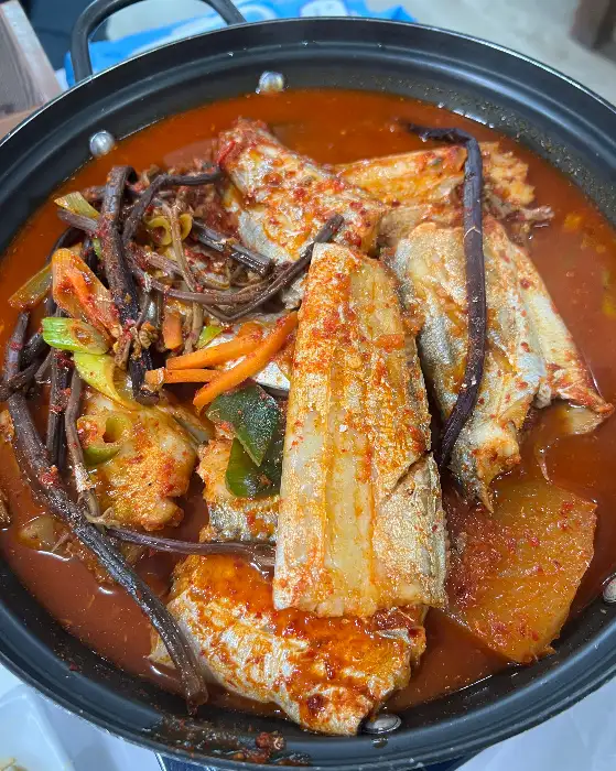 갈치 조림 냄비의 전체적인 모습