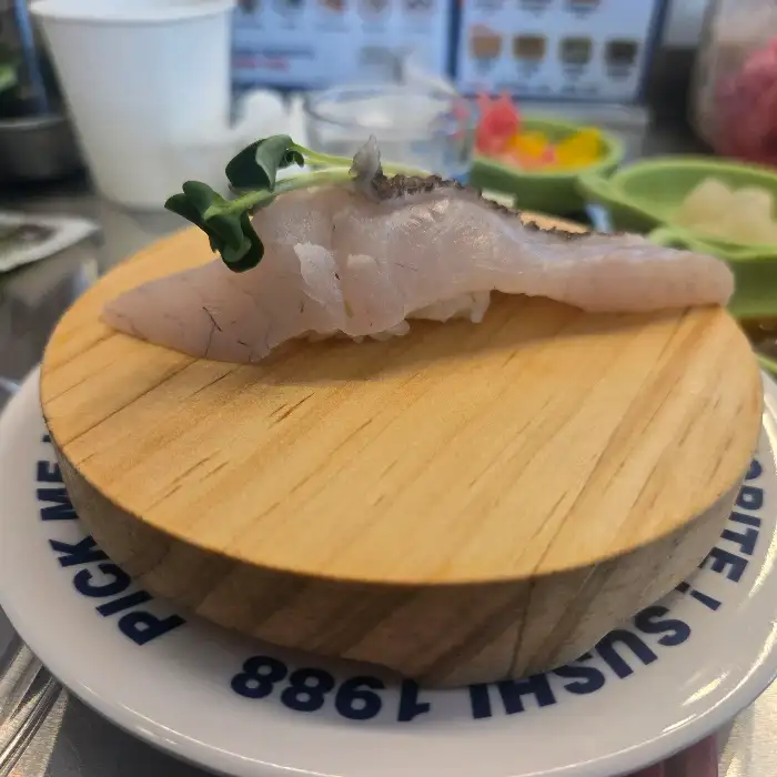 신선한 연어 초밥