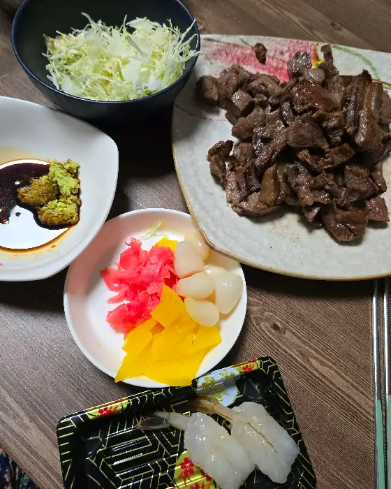 고기 요리 및 곁들임 찬