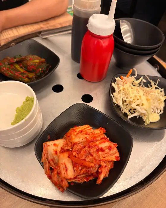 김치와 쌈무, 쌈채소 등