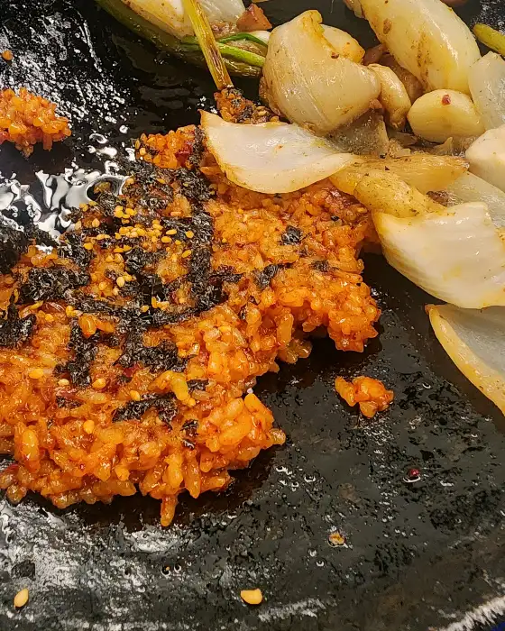 정갈하게 나온 순두부찌개와 모듬구이